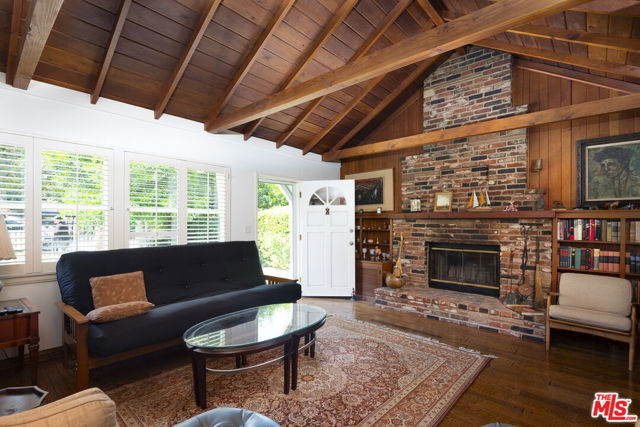 14755 Huston Street, Sherman Oaks CA: https://media.crmls.org/mediaz/06f6b71c-eb46-4665-a595-00b215cab8fb.jpg