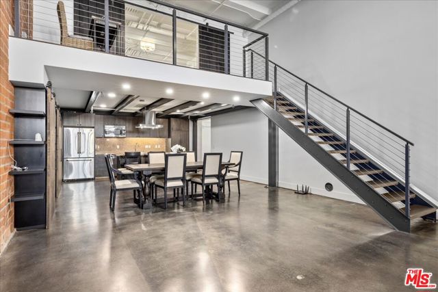 120 S Hewitt Street, Los Angeles CA: https://media.crmls.org/mediaz/06f6dc09-d250-47f9-b91d-f97aa4f5d750.jpg