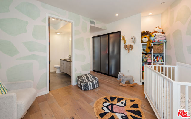 11900 Washington Place, Los Angeles CA: https://media.crmls.org/mediaz/06f6f024-8434-419e-8d3e-ebc10d82158d.jpg