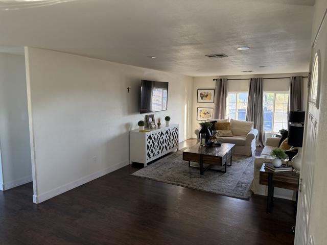 72466 Club View Dr., Mecca CA: https://media.crmls.org/mediaz/06f6f0e0-be81-4761-bf67-d6e9de0e57b7.jpg