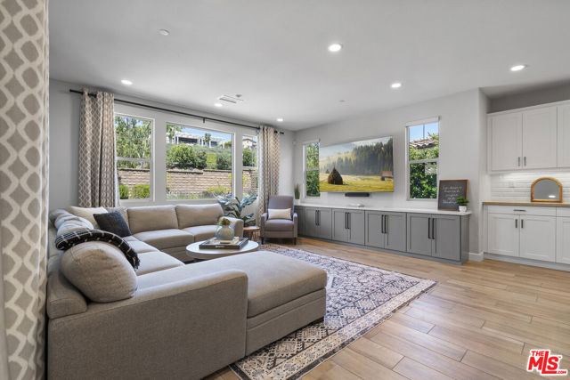 6 Alimon Street, Rancho Mission Viejo CA: https://media.crmls.org/mediaz/06f8e831-c03f-4fb7-be6e-860d625ad712.jpg