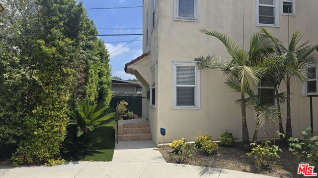 4514 W 11th Place, Los Angeles CA: https://media.crmls.org/mediaz/06f956df-7512-4d72-b44a-36274394e1ec.jpg