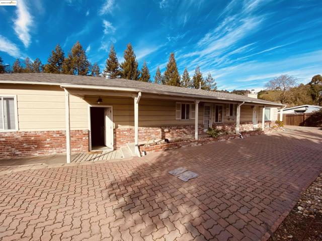 3540 Deer Hill Rd, Lafayette CA: https://media.crmls.org/mediaz/06f95fae-0df2-4eea-822b-2fa37e219297.jpg