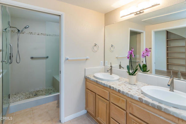 286 N Madison Avenue, Pasadena CA: https://media.crmls.org/mediaz/06f97e70-8ec2-44fb-9d25-c74265cf5c48.jpg