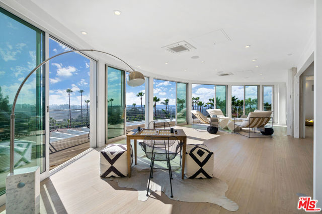 6375 Gayton Place, Malibu CA: https://media.crmls.org/mediaz/06f9d43e-15b5-4522-acee-068eb6986211.jpg