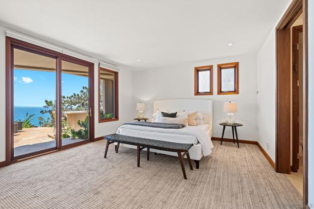 354 Ocean View Ave, Del Mar CA: https://media.crmls.org/mediaz/06fa18a5-3778-4027-998a-1bf3f9ce5a4e.jpg