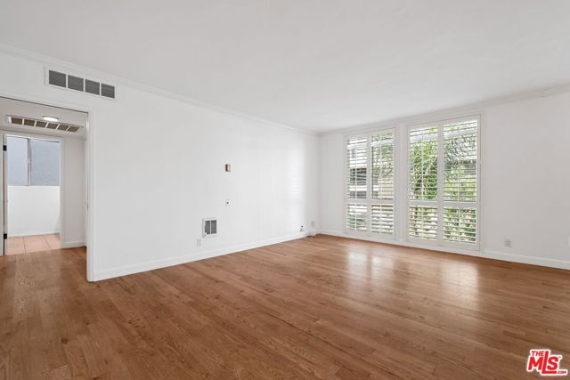 7270 Hillside Avenue, Los Angeles CA: https://media.crmls.org/mediaz/06fa5769-72ac-49ff-84ae-6f3b91801def.jpg