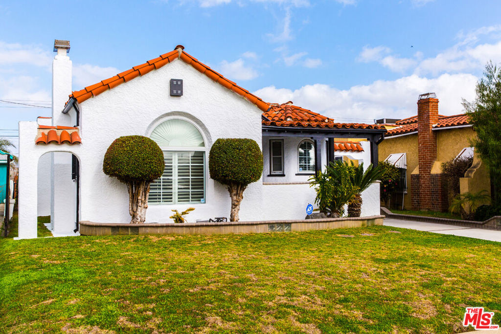 2007 W 85th Street, Los Angeles, CA 90047