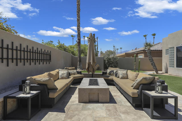 41800 Jones Drive, Palm Desert CA: https://media.crmls.org/mediaz/06fb8bbf-4de6-4986-b687-6853c139de43.jpg