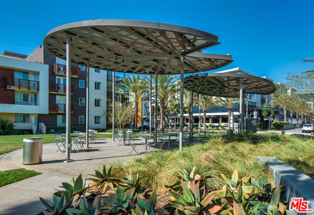 13044 Pacific, Playa Vista CA: https://media.crmls.org/mediaz/06fbf973-a0f2-485a-b8db-dfbabf22afa8.jpg