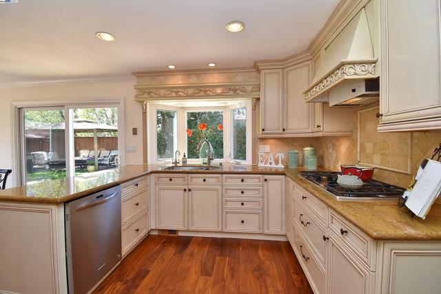 1626 Harlan Dr, Danville CA: https://media.crmls.org/mediaz/06fc26fc-0b01-44bf-b2b3-7754ed5d83c1.jpg