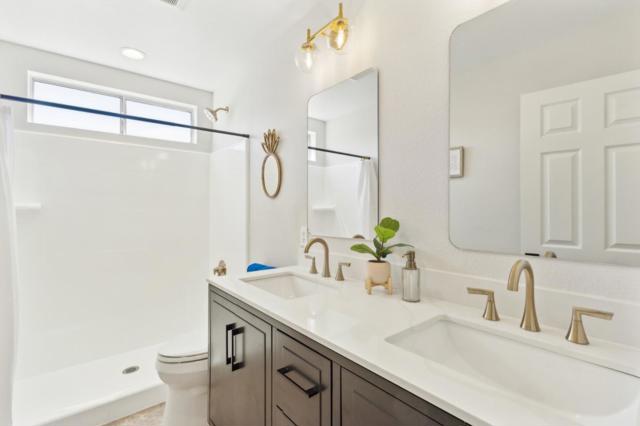 6371 Blackberry Court, Gilroy CA: https://media.crmls.org/mediaz/06fcca12-1a77-4329-8e75-7cd12aa7451b.jpg