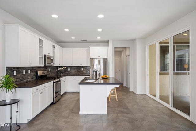 174 Stage Trail Road, Camarillo CA: https://media.crmls.org/mediaz/06fcccc5-3fa5-43d1-b042-01e31ea52f93.jpg