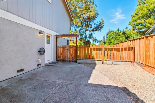 2673 Velvet Way, Walnut Creek CA: https://media.crmls.org/mediaz/06fccdad-fafc-47f0-96b0-572a3bfd0cd4.jpg