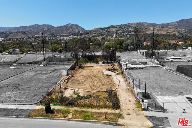 563 Tahquitz Place, Pacific Palisades CA: https://media.crmls.org/mediaz/06fcff3e-3e46-47ed-afad-205c6a69ea7f.jpg