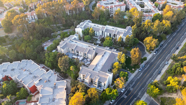 4041 Via Marisol, Los Angeles CA: https://media.crmls.org/mediaz/06fdfac9-dac4-420c-ab02-37dca11d9f79.jpg
