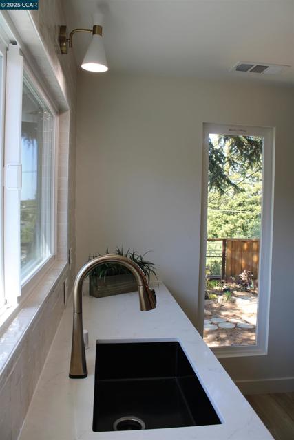 1952 Montclair Court, Walnut Creek CA: https://media.crmls.org/mediaz/06fe60e5-895a-4657-83b1-c600f61b8538.jpg