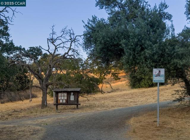 101 Lena Ct, Pleasant Hill CA: https://media.crmls.org/mediaz/06fe8340-2d45-410c-9ebd-6d66c0a73c8e.jpg