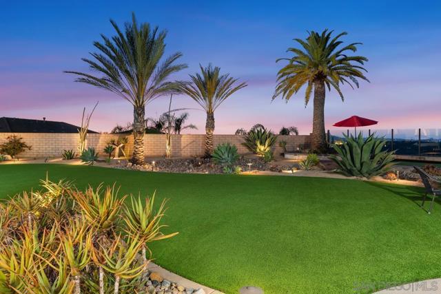 15674 Via Santa Pradera, San Diego CA: https://media.crmls.org/mediaz/06ff084d-6215-48f2-8deb-274b75596bd4.jpg