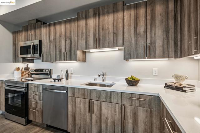 2400 Adeline ST, Oakland CA: https://media.crmls.org/mediaz/06ff2788-f69b-4e05-8390-f9b681b4721a.jpg