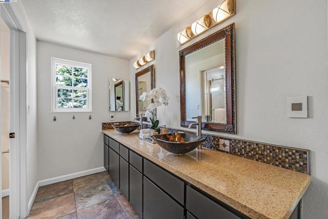 Image 27 of 42 For 45421 Parkmeadow Dr