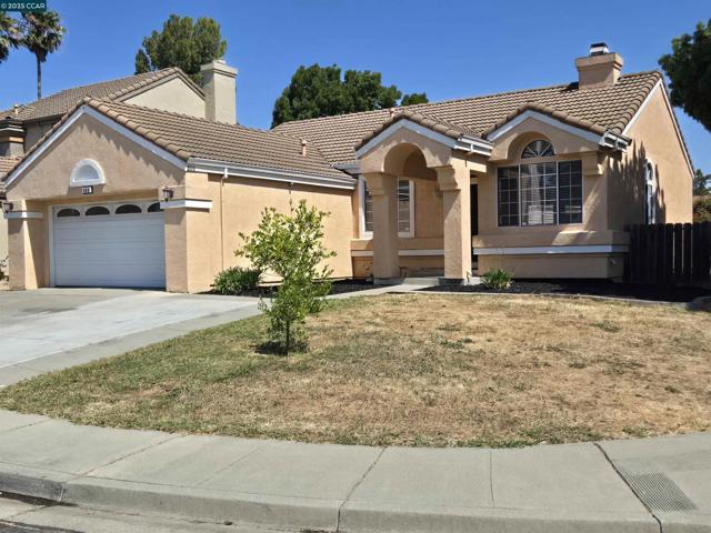 800 Gazebo Ct, Suisun City CA: https://media.crmls.org/mediaz/06ffe4b1-1f24-4d0a-b286-e4b7d65b52dd.jpg
