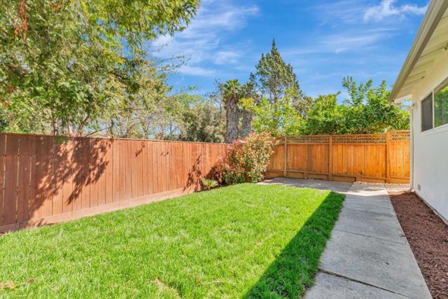 1026 Fox Meadow Way, Concord CA: https://media.crmls.org/mediaz/06ffe851-453e-4249-a4e2-cc074787cbd7.jpg