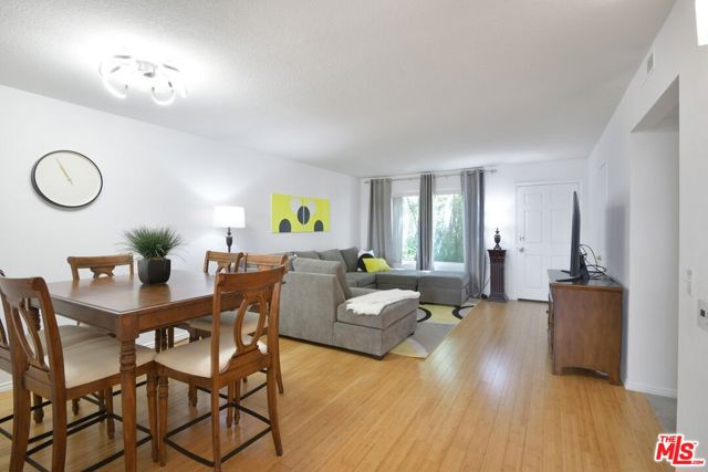 1335 Newport Avenue, Long Beach CA: https://media.crmls.org/mediaz/06fff288-9332-4b28-9c7f-0da3a0895953.jpg