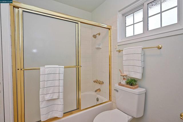 1677 6Th St, Concord CA: https://media.crmls.org/mediaz/07005d5c-1317-4a95-9e9d-8e3f4fe8aeb9.jpg