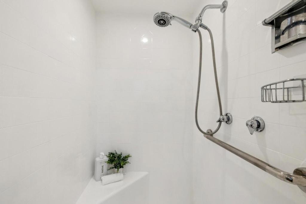 https://media.crmls.org/mediaz/070097d3-3df9-4b79-a2a5-6b629310d632.jpg?preset=X-Large