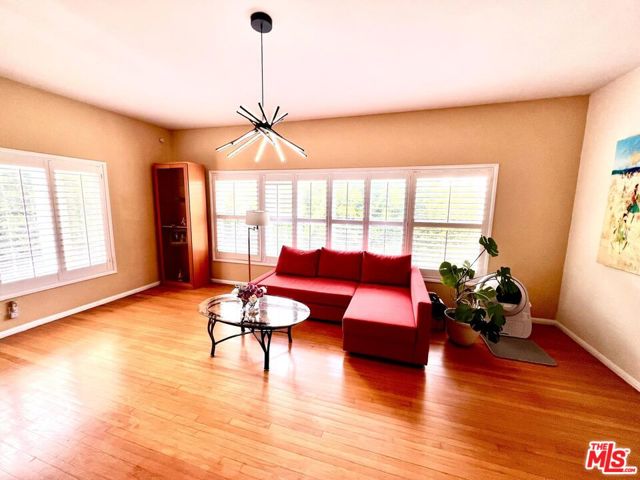 4340 Sepulveda Boulevard, Sherman Oaks CA: https://media.crmls.org/mediaz/07017f44-ed21-4666-84ca-88156d347d8e.jpg