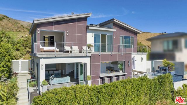 25423 Malibu Road, Malibu CA: https://media.crmls.org/mediaz/07019607-8221-45c2-9b8b-0d87a8a82646.jpg