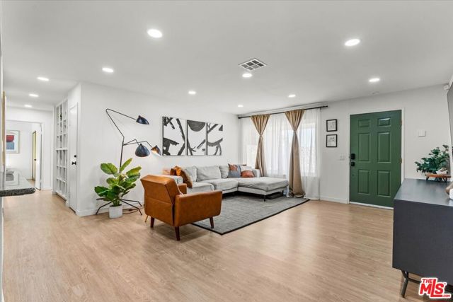 1808 E Francis Drive, Palm Springs CA: https://media.crmls.org/mediaz/0701b0d5-6096-456d-922d-1278c08d4700.jpg