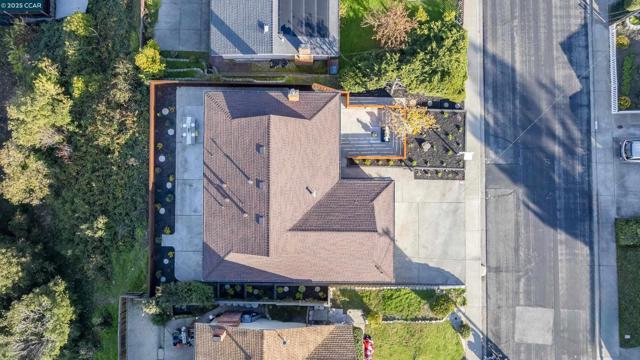 1264 Belfair Dr, Pinole CA: https://media.crmls.org/mediaz/0701cb7c-c956-4d28-836b-2055f10ec418.jpg