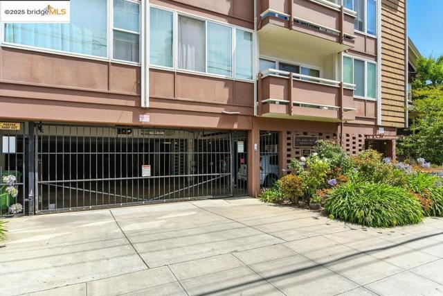 2601 College Ave, Berkeley CA: https://media.crmls.org/mediaz/070215cc-d17b-43fd-88a1-a8de70250c57.jpg