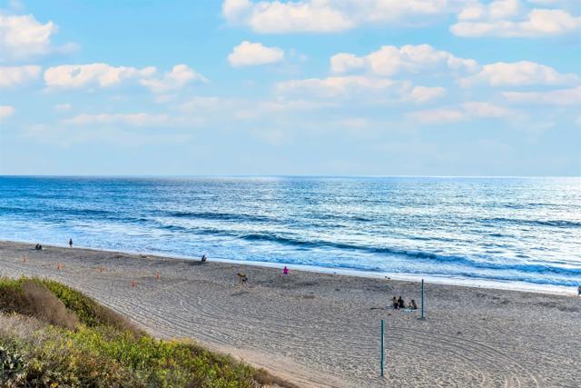 6951 Quiet Cove Dr, Carlsbad CA: https://media.crmls.org/mediaz/0702f91c-0b97-413a-93fb-994cb702a292.jpg