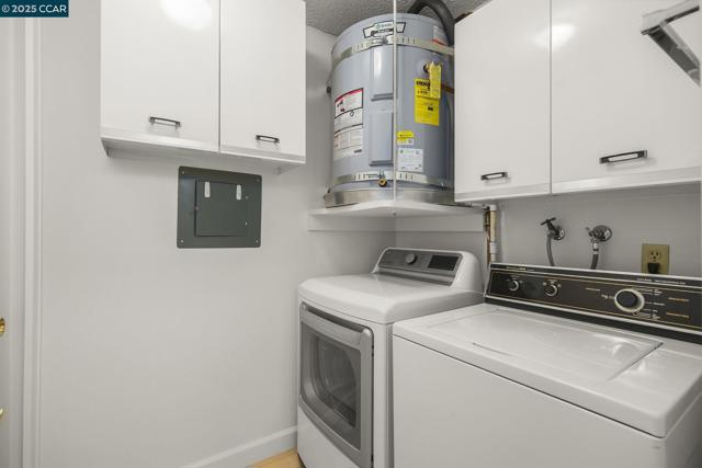 975 Terra California Dr, Walnut Creek CA: https://media.crmls.org/mediaz/070352d3-7331-4bab-a3bc-d6435dc6a51a.jpg