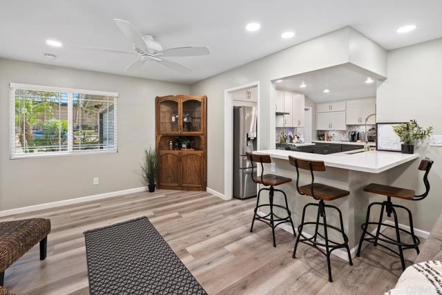 Detail Gallery Image 7 of 41 For 3542 Governor Dr, San Diego,  CA 92122 - 5 Beds | 3 Baths