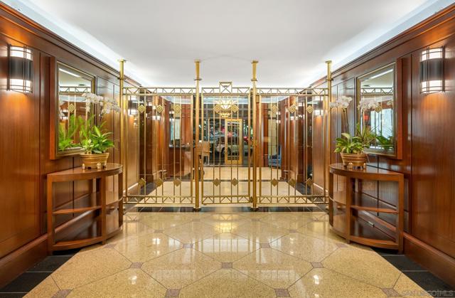 500 W Harbor Dr., San Diego CA: https://media.crmls.org/mediaz/0703fa38-cfab-4676-9ff1-156180eaa7e5.jpg