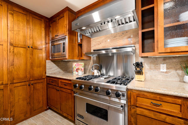 1905 Ocean Drive, Oxnard CA: https://media.crmls.org/mediaz/0704241b-03b5-4c27-b0ac-d2eba4e714a6.jpg