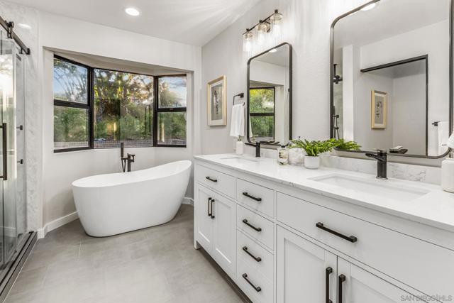 1677 S Hill Ave, Fallbrook CA: https://media.crmls.org/mediaz/0704443a-3969-42a4-9cad-6a19a221f39c.jpg
