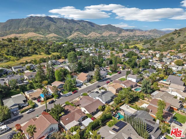 29429 Trailway Lane, Agoura Hills CA: https://media.crmls.org/mediaz/070444e4-ba49-47cf-b2bf-ce1e957d4ed1.jpg