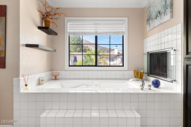 29636 Quail Run Drive, Agoura Hills CA: https://media.crmls.org/mediaz/07044e86-1e11-46f2-b7c4-e2c6bcb9a06b.jpg