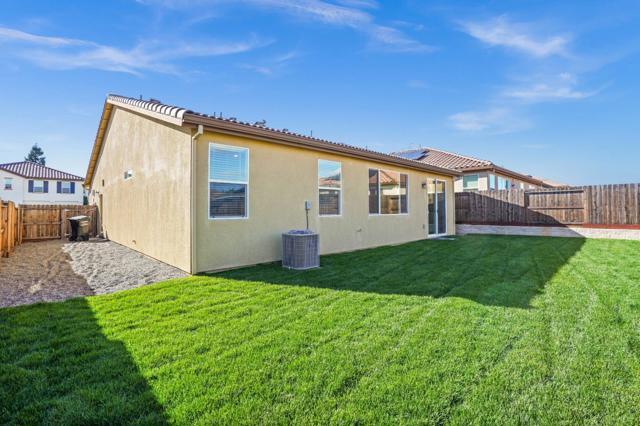 8189 Scrimshaw Way, Sacramento CA: https://media.crmls.org/mediaz/070461ec-fe2c-4868-9d8c-d907c3d8c26c.jpg