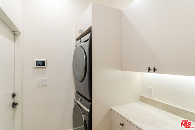 4508 Vesper Avenue, Sherman Oaks CA: https://media.crmls.org/mediaz/07047685-9502-441a-a38b-b3cc6c451d0c.jpg