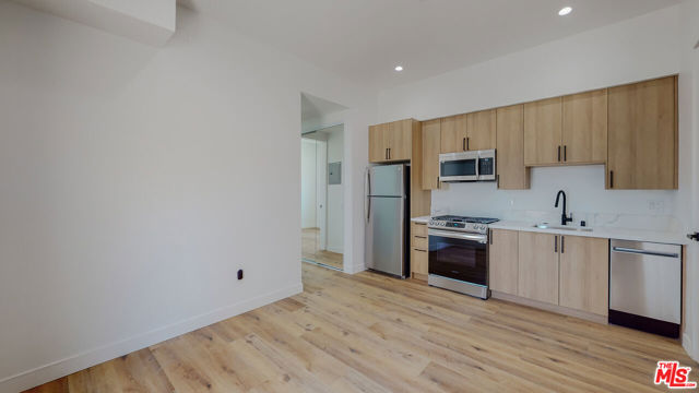 4460-1 Maplewood Ave, Los Angeles, CA 90004