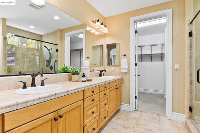 1101 Lafite Ct, Brentwood CA: https://media.crmls.org/mediaz/0704ed28-0aad-470a-bfa6-4e8930f8a5a7.jpg