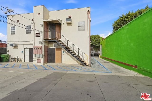 2048 W Florence Avenue, Los Angeles CA: https://media.crmls.org/mediaz/0705e71f-5dad-4f25-95ce-4862e9914755.jpg
