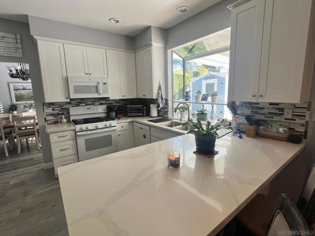 260 Sierra Madre Way, Corona CA: https://media.crmls.org/mediaz/070646e5-a5f7-4d90-b607-19d66ddf2dea.jpg