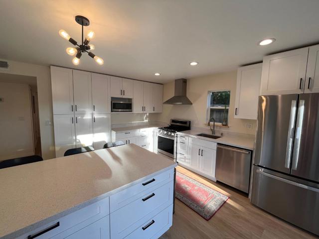 908 Bancroft Ave, Half Moon Bay CA: https://media.crmls.org/mediaz/07066086-1413-4d42-baa6-58b3140a6e61.jpg